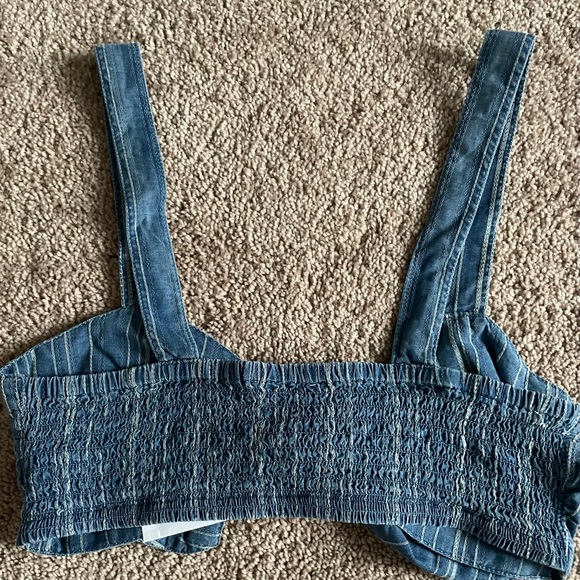 Tie Front Crop Top - Picture 3 of 4